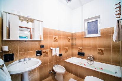 Offerte Hotel Villa Cimmentorosso | Forio | Categoria 3 stelle | Entrata Hotel Villa Cimmento Rosso-Forio-Isola d'Ischia